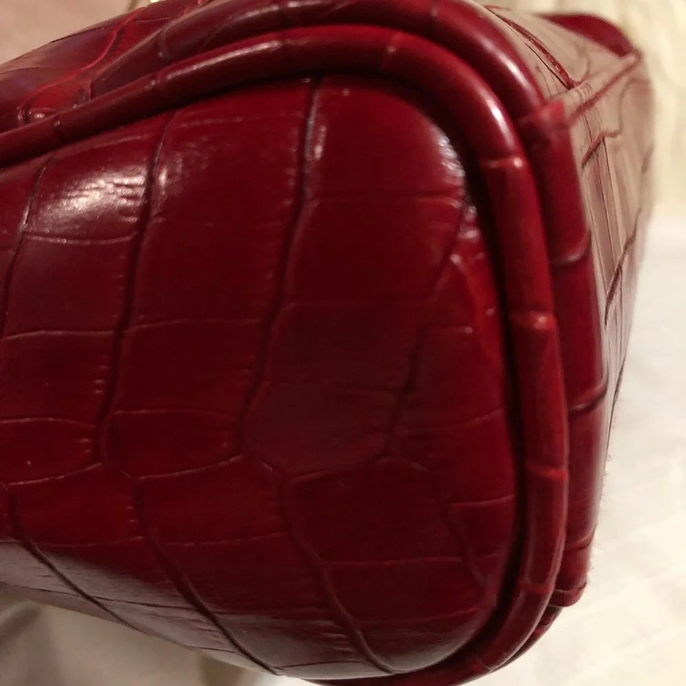 BULAGGI The Bag Leather Red Crocodile Embossed Shoulder Bag w/Lock & Key 💥Sold💥 - Picture 5 of 15